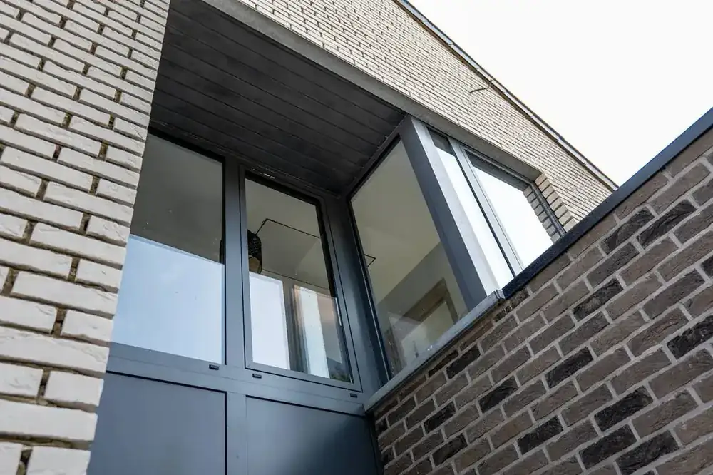 Maison à Libramont — fenêtre d'angle