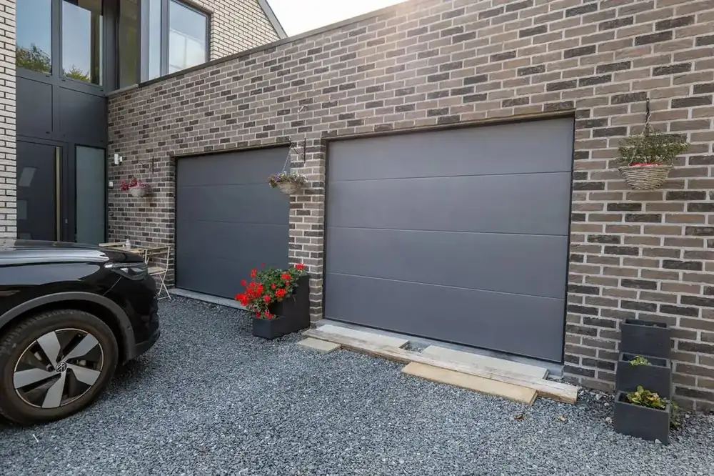 Maison à Libramont — portes de garage