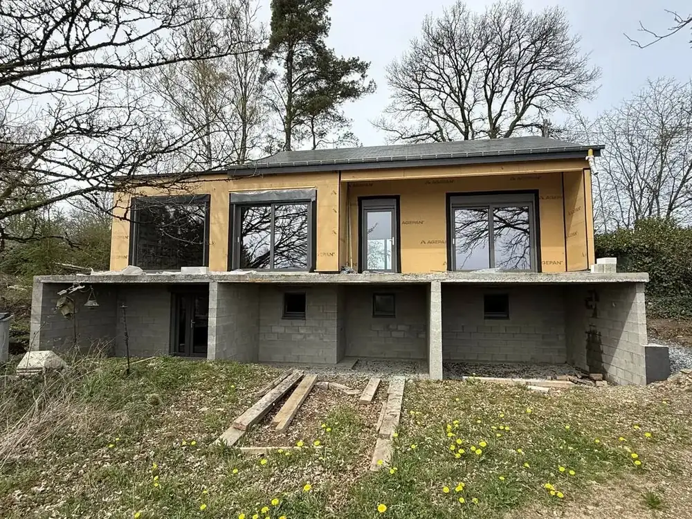 Maison à Les Hayons — façade arrière et terrasse