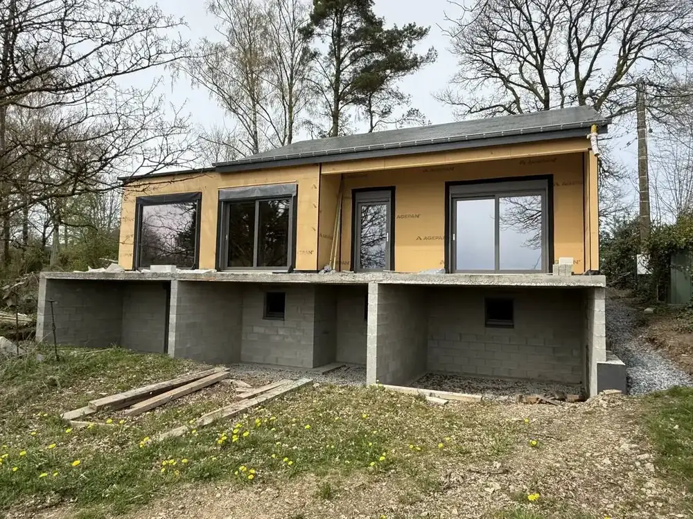 Maison à Les Hayons — grandes baies arrière