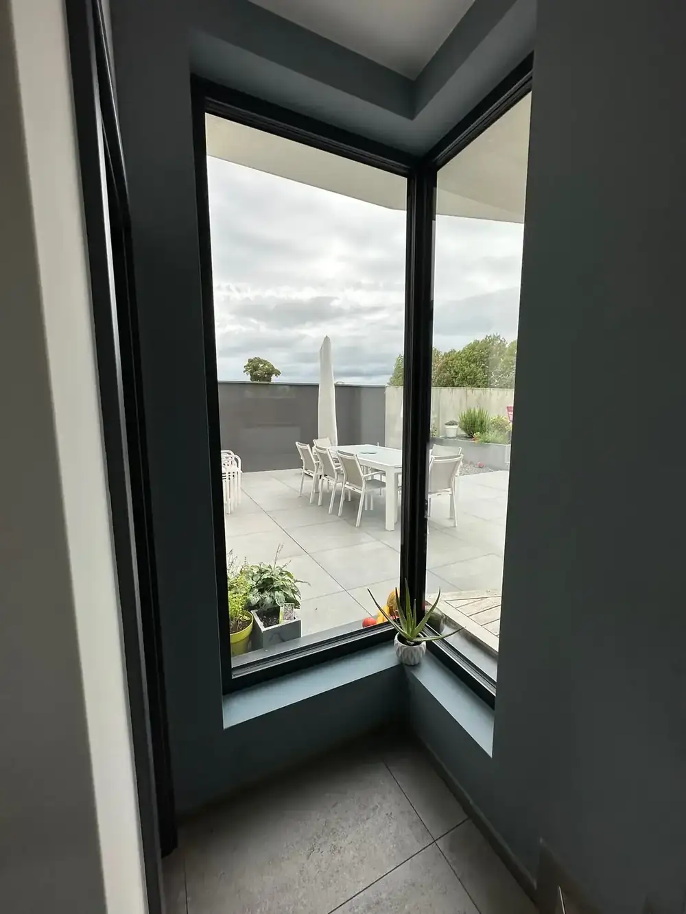 Maison à Arlon — fenêtre d'angle vue intérieure