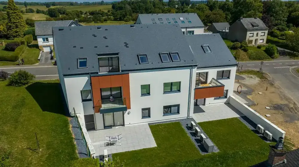 Appartements à Étalle — vue aérienne d'ensemble