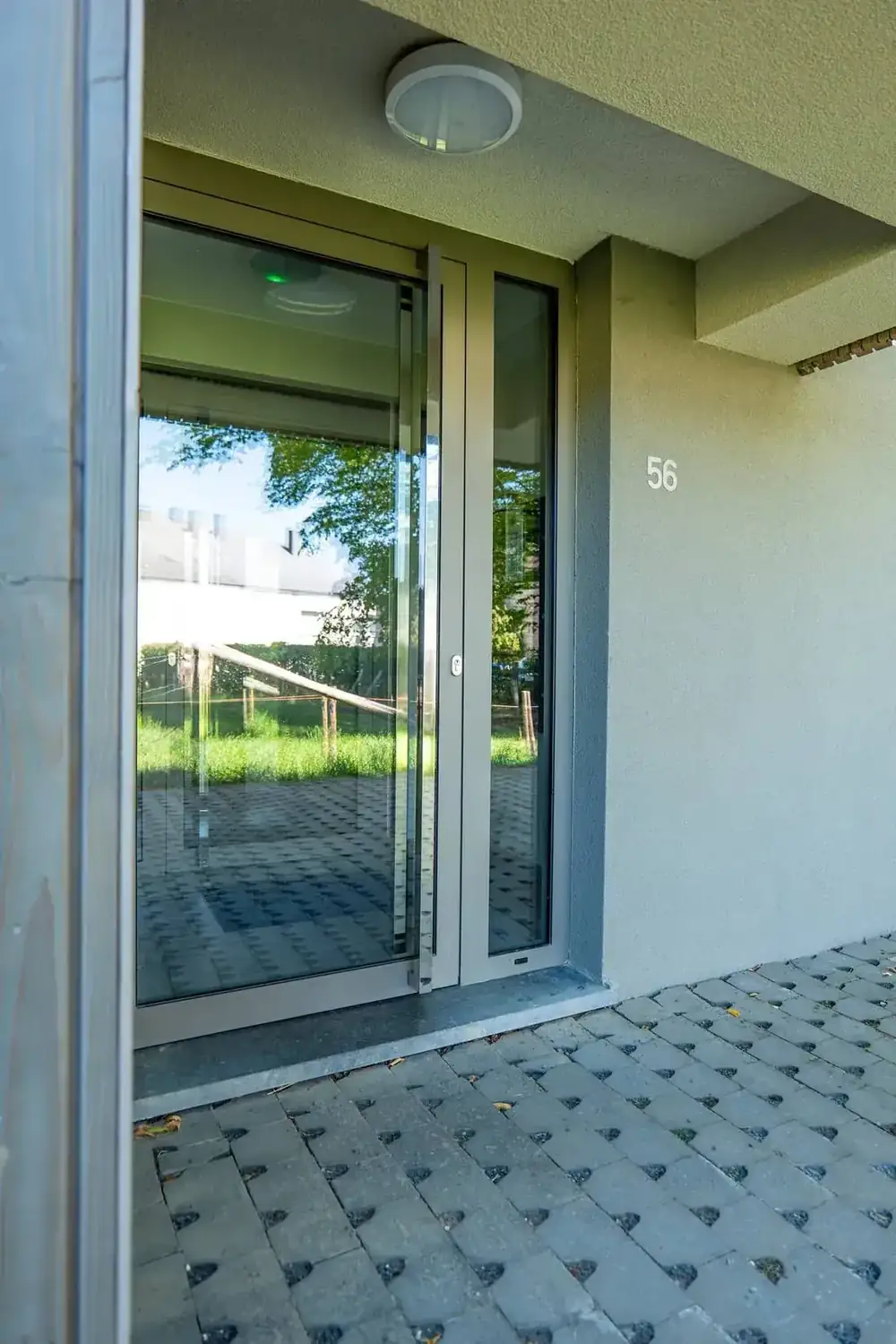 14 appartements à Habay — porte d'entrée vitrée n°56