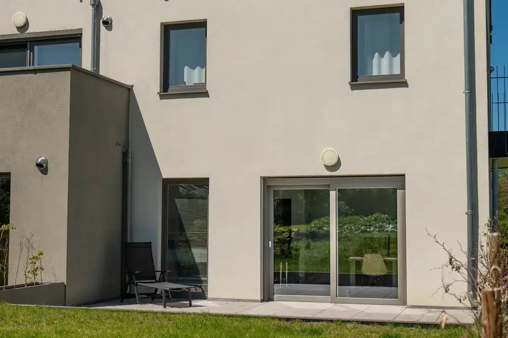 14 appartements à Habay — baie coulissante de terrasse
