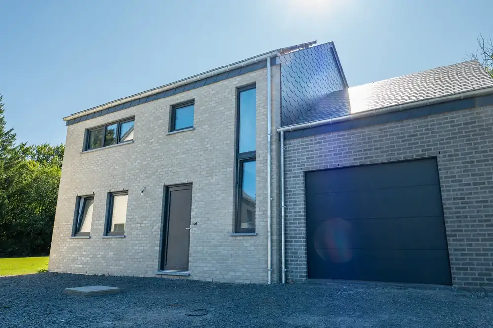 Maison à Saint-Médard — façade et garage