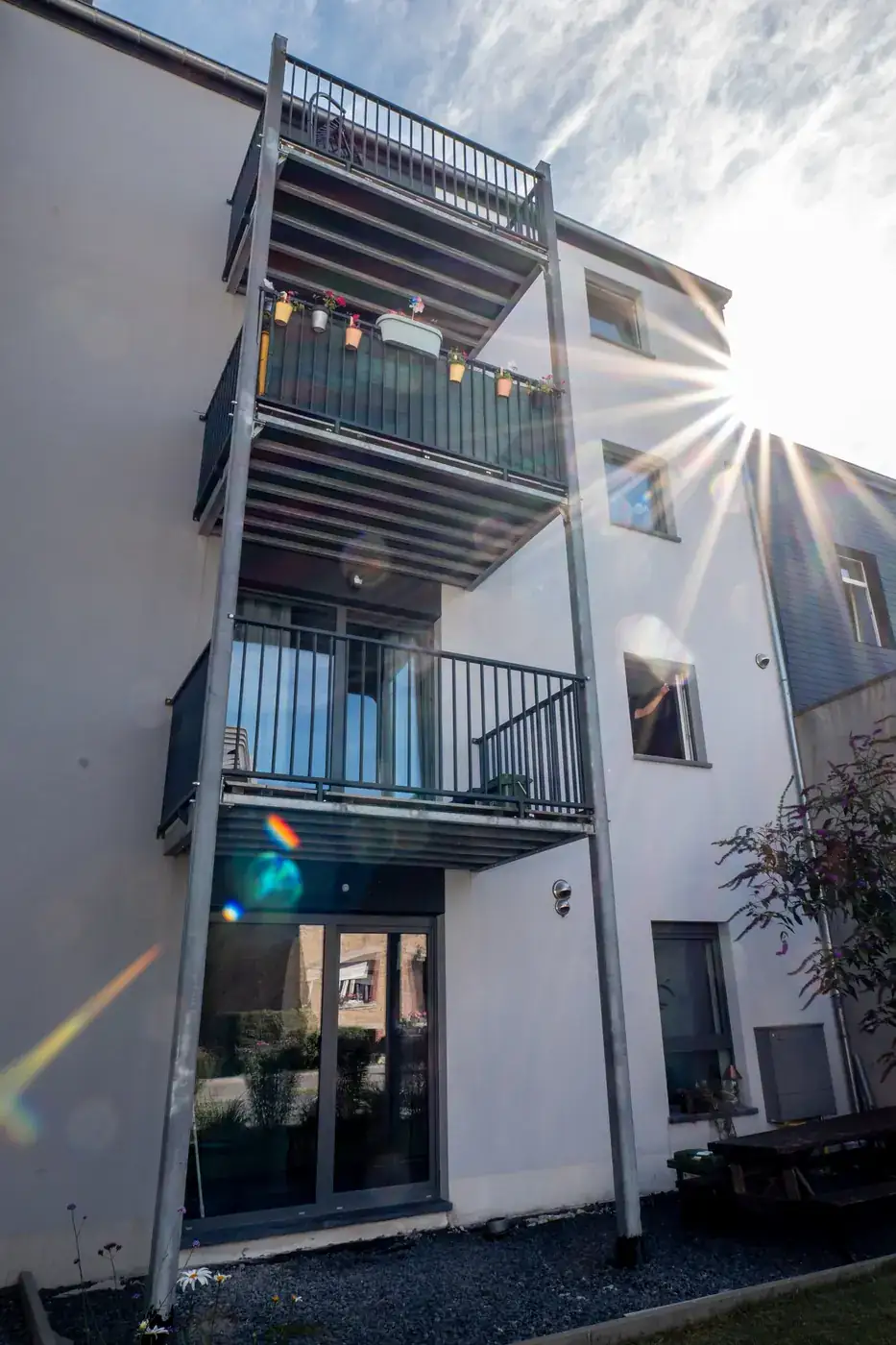 Appartements à Bertrix — façade arrière et balcons