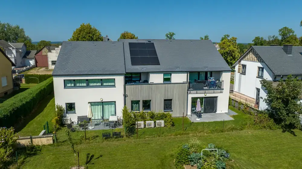 Appartements à Étalle — vue aérienne arrière et terrasses