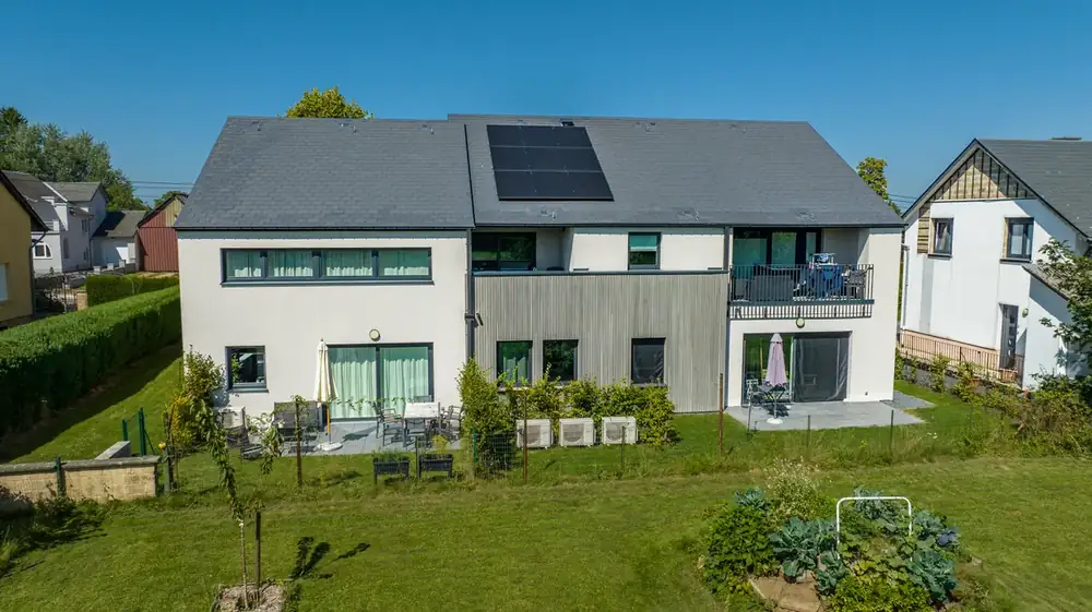 Appartements à Étalle — façade arrière et balcons