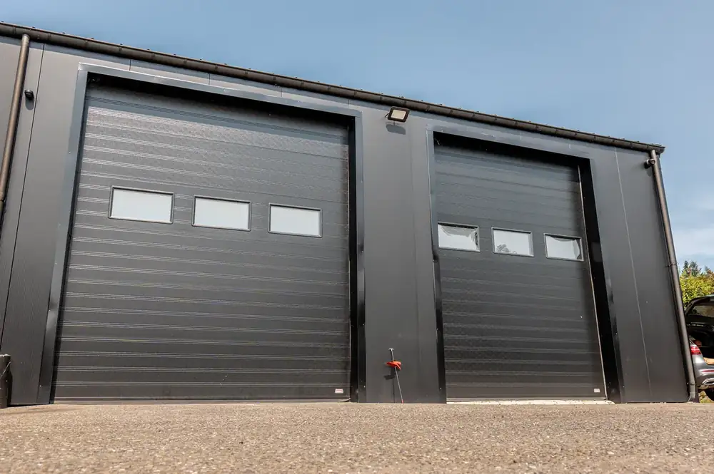 Garage WM à Bouillon — portes sectionnelles de l'atelier