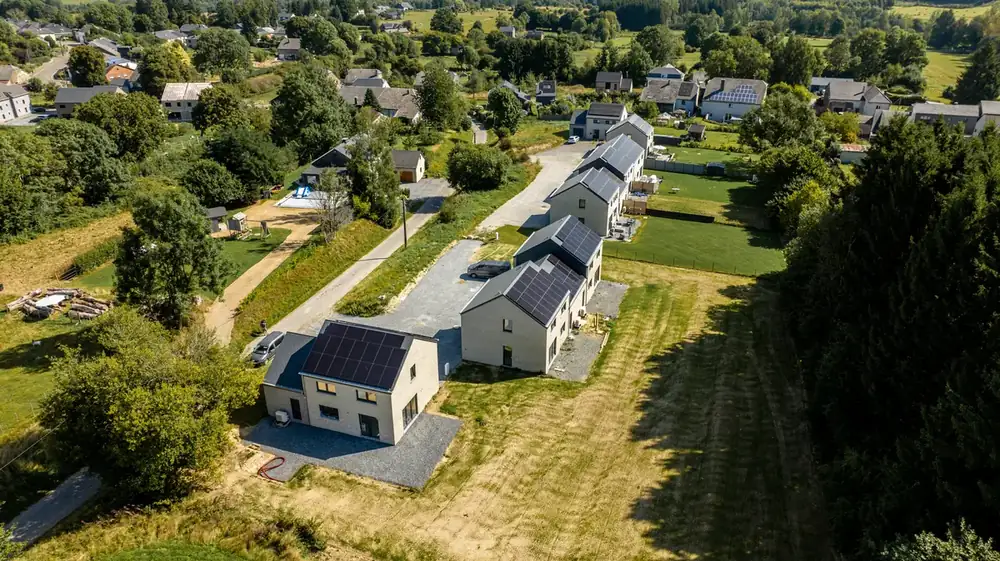 Lot de 8 maisons — vue aérienne de l'alignement